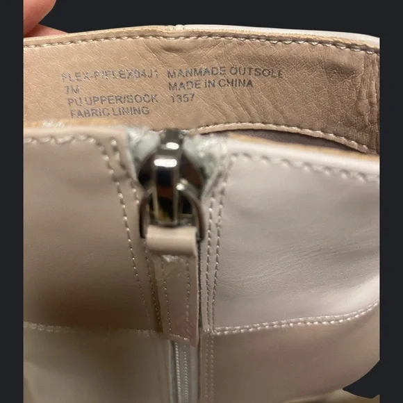 Steve Madden Women's Ankle Boots in Cream and Tan - Picture 4 of 4